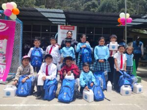 Fundación entregó kits escolares en Jimbilla